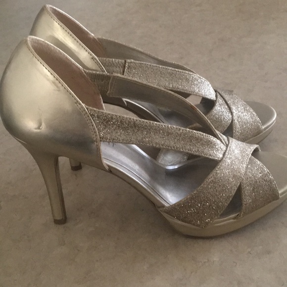 Golden party shoes - Picture 3 of 5
